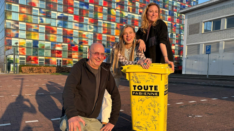 270325 Toute Fabienne Jeroen Flamman en Melanie Ryan
