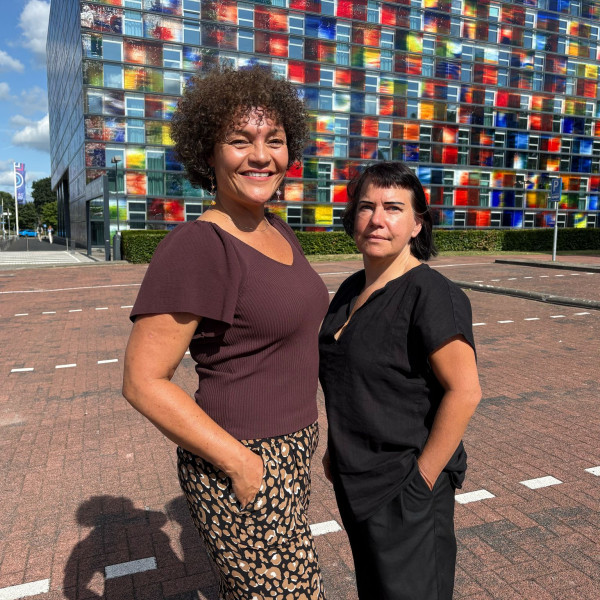 Roeselien Wekker en Jeannette van Raaij