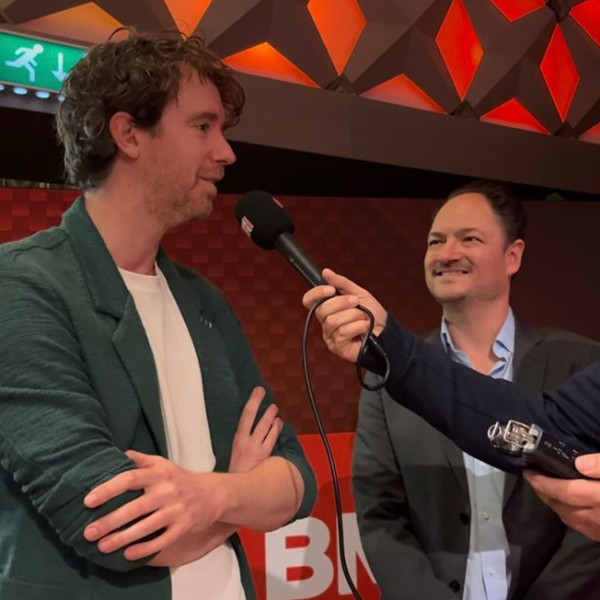 Ron Lemmens interviewt Woe en Van der Laan bij Mediapersoon van het Jaar 2025